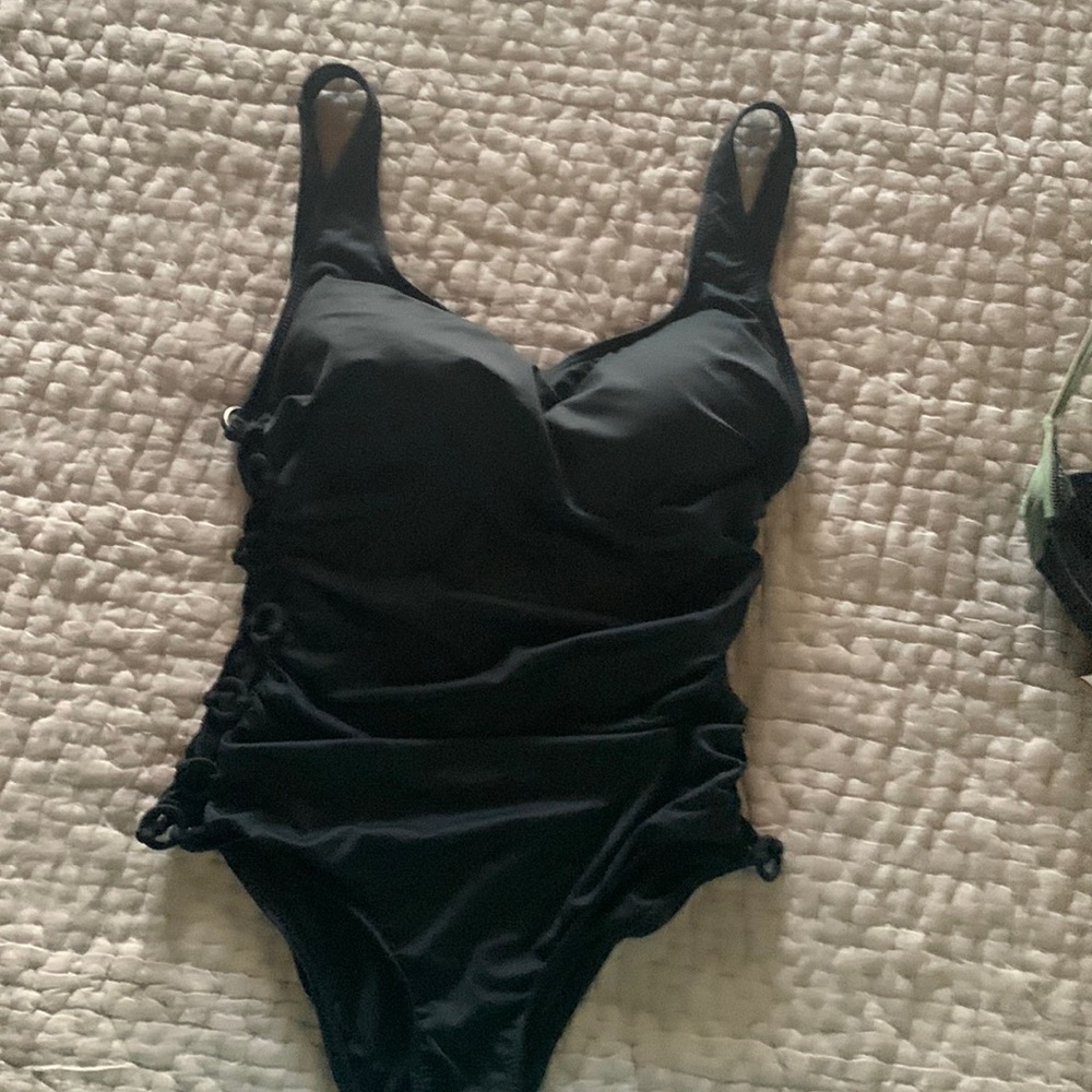 SWIMWEAR/ DKNY SWIM / BLACK / SIZE 10 /